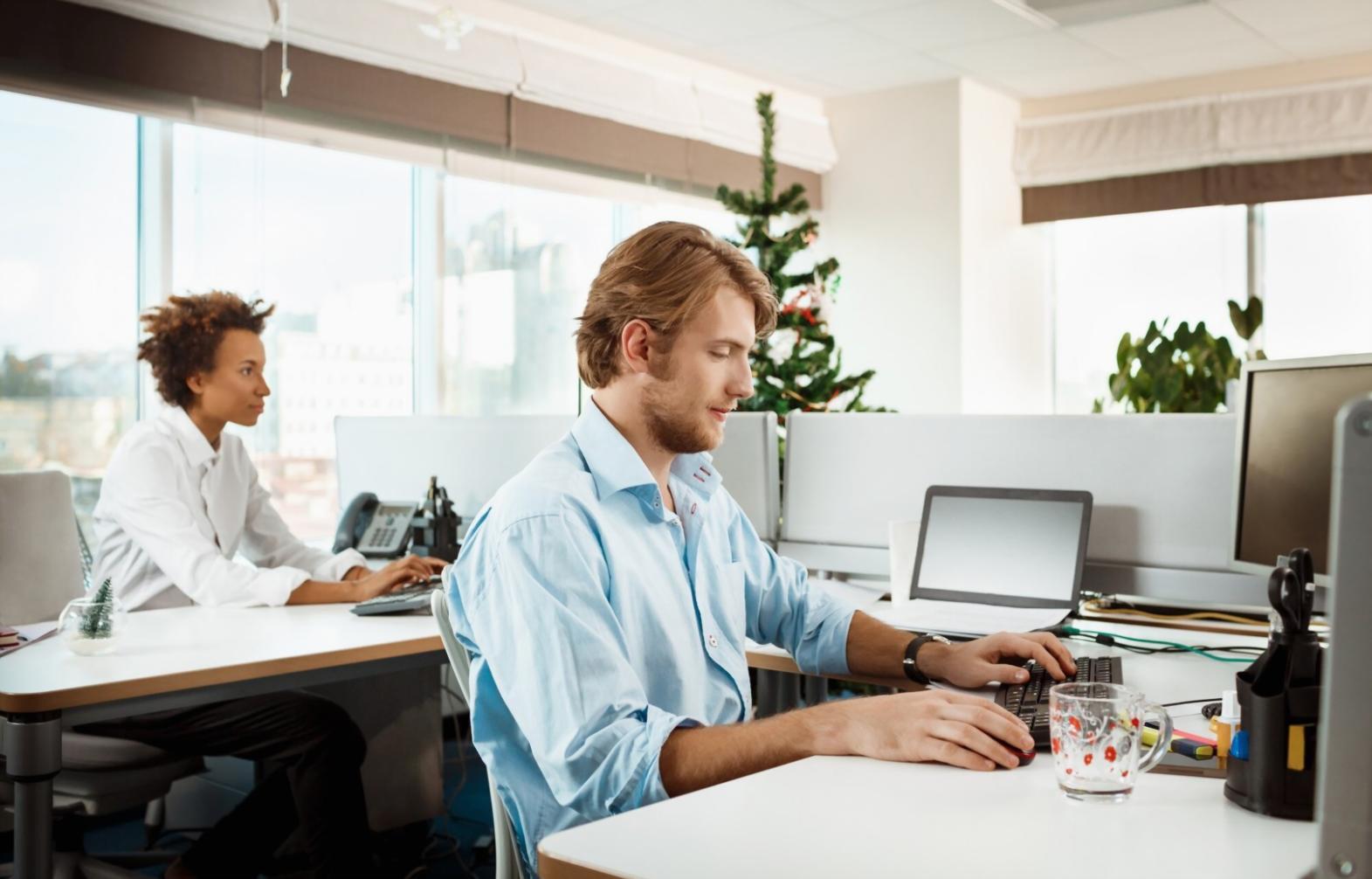 Nutzer bei der Finanzplanung mit plurexionta